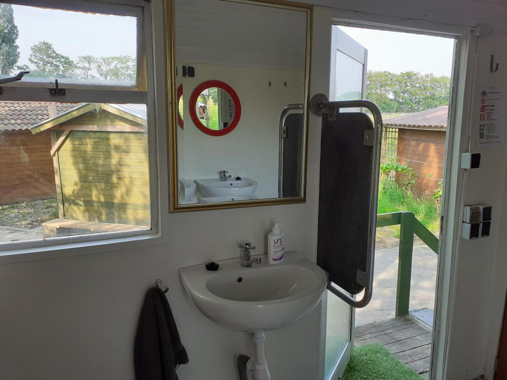 Wijndomein De Vier Ambachten -Overnachten In De Wijngaard Simonshaven Esterno foto
